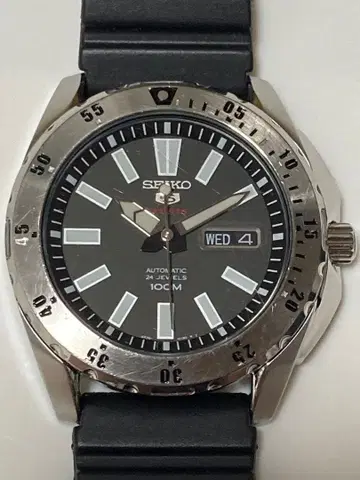 SEIKO 5 SPORTS 자동 와인딩 4R36-01P0