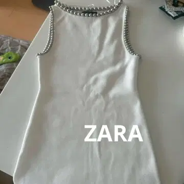 ZARA 스터드 장식 슬리브리스 화이트