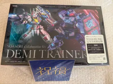 YOASOBI 콜라보 DEMI TRAINER 한정판