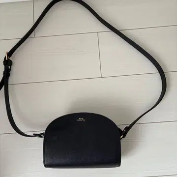 A.P.C. 숄더백