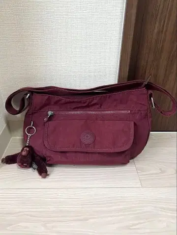 새상품급 Kipling 키플링 숄더백 보르도 몽키 참 포함