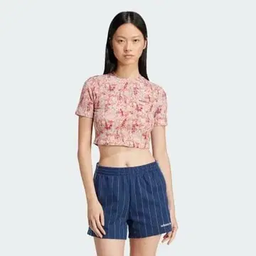 adidas 꽃무늬 크롭 기장 티셔츠