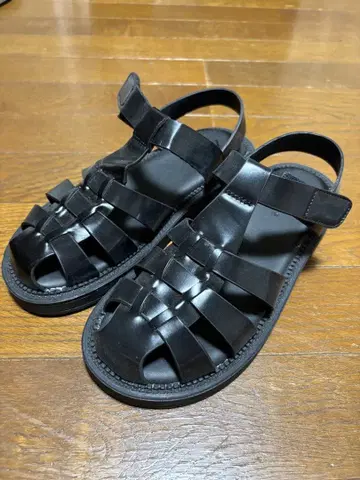 ZARA 구르카 샌들 블랙