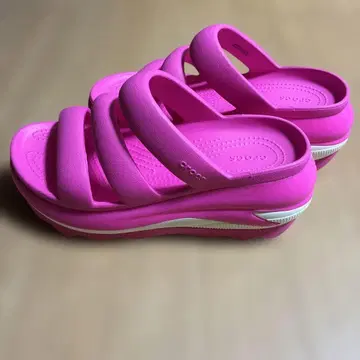 [새상품급] Crocs 메가 크러쉬 트리플 스트랩 통굽 샌들 핑크