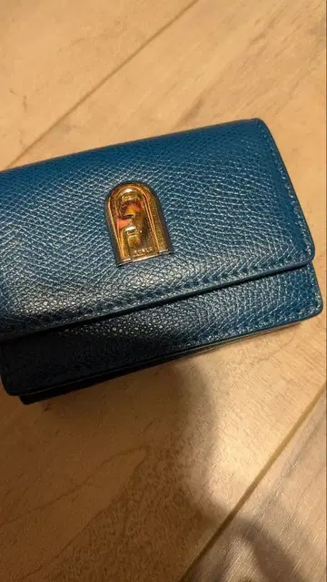 새상품급 FURLA 3단 폴더형 지갑 블루 가죽