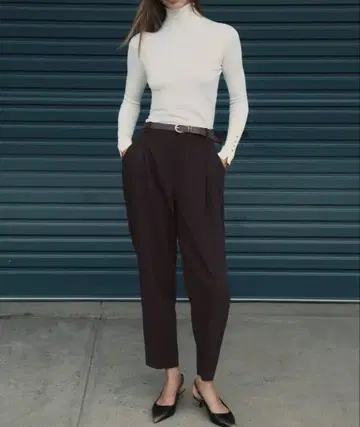 [ 인기 ] ZARA 자라 다크 브라운 테이퍼드 슬랙스 S 크롭