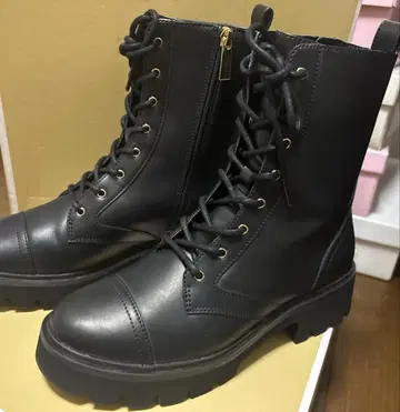 새상품 MICHAEL MICHAEL KORS 레이스업 부츠 블랙