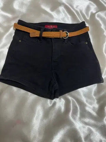 GUESS 블랙 숏팬츠 벨트 포함