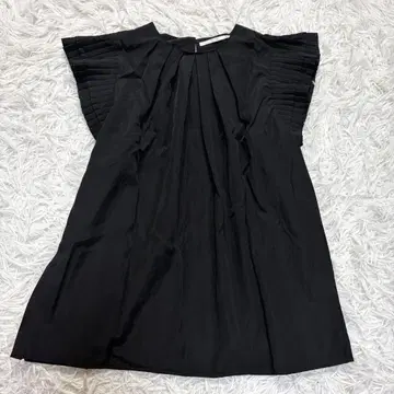 새상품급 치어풀 플리츠 슬리브 블라우스 블랙 38