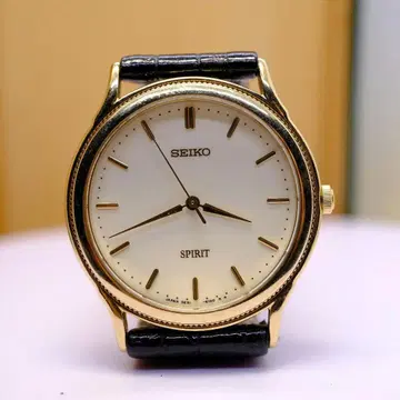 C165_SEIKO SPIRIT_QUARTZ 작동 골드 컬러 손목시계