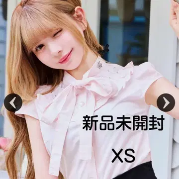 미개봉 새상품 미셸 마카롱 XS 비쥬 퀼팅 리본 블라우스