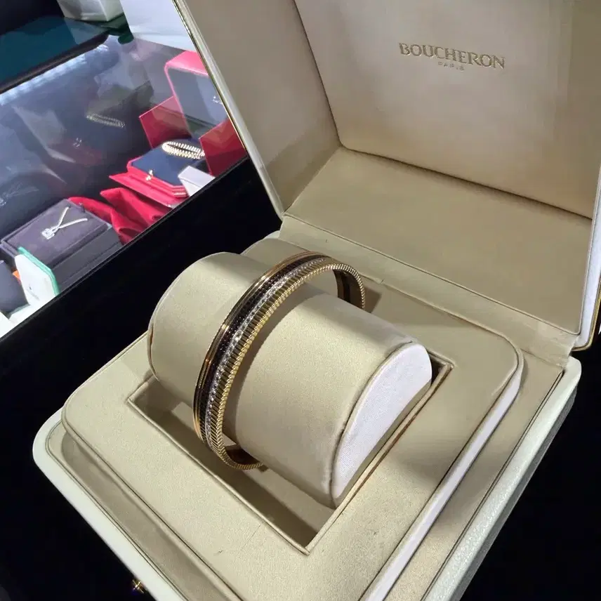 부쉐론 매장가 57,200,000만원 콰트로 클래식 뱅글 21호 사진 4