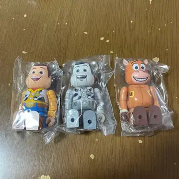 베어브릭 토이 스토리