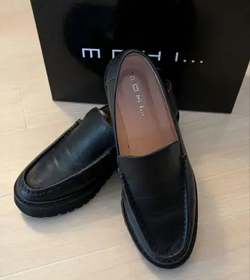 MOHI 블랙 로퍼 38 24cm