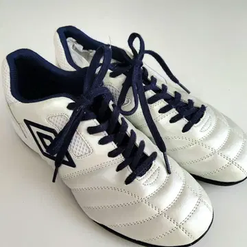 [새상품] UMBRO 축구화 화이트 네이비