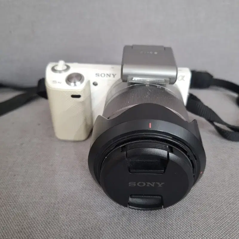 96.소니 알파 nex-5n 화이트 카메라