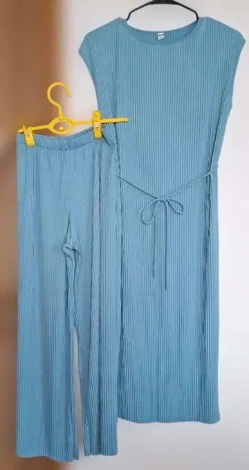 UNIQLO 플리츠 팬츠 셋업 블루