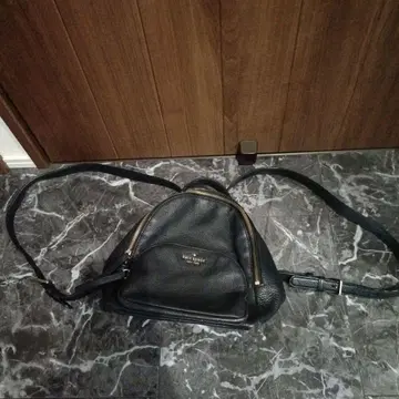 [ 새상품급 ] kate spade 블랙 가죽 백팩