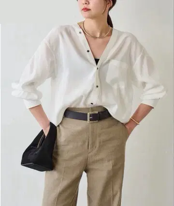 개럴개런트 V넥 노카라 셔츠 블라우스 화이트