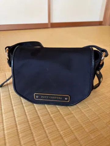 Juicy Couture 미니 숄더백 블랙