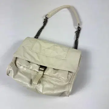 미사용품 [ ZARA ] 링크루 이펙트 락카 크로스백