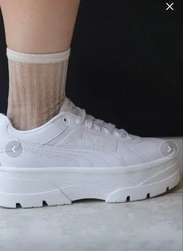 PUMA 통굽 스니커즈 화이트