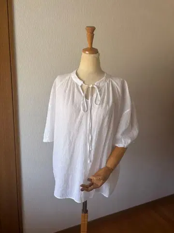 키쿠치 쿄코 KKcloset 화이트 스트라이프 반팔 블라우스