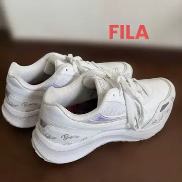 FILA 화이트 스니커즈