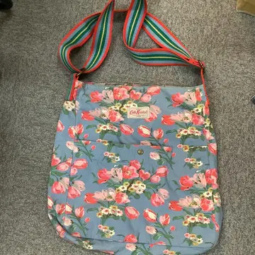 Cath Kidston 메신저 백 꽃무늬