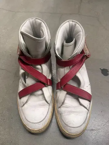 KRISVANASSCHE 하이컷 스니커즈 화이트 레드