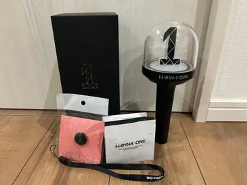 Wanna One 응원봉 핀 배지