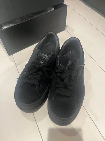 PUMA Black 스니커즈