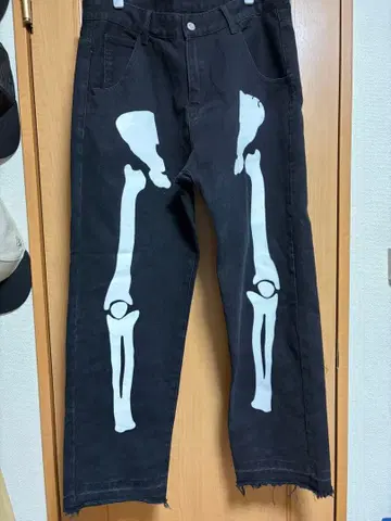스켈레톤 패턴 데님 팬츠 블랙