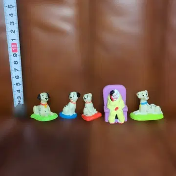 101마리 강아지 크루엘라 피규어 세트