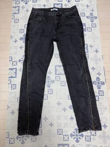 ZARA 블랙 데님 플레어 청바지 사이드 지퍼 포함