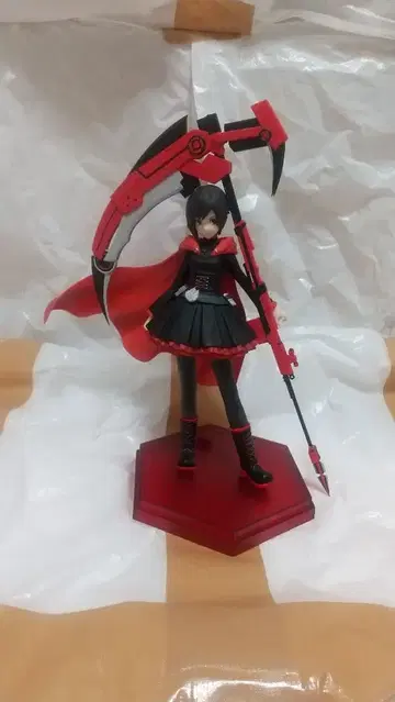 RWBY 루비 로즈 피규어