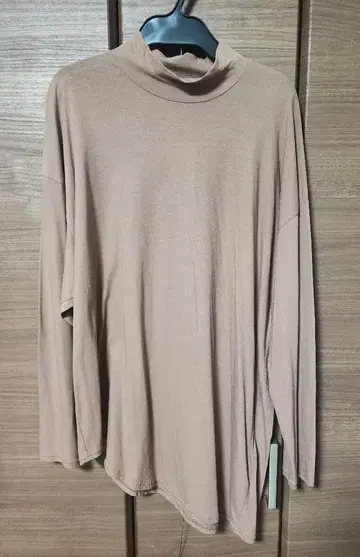 M/M ATTACHMENT 모크넥 긴팔 티셔츠