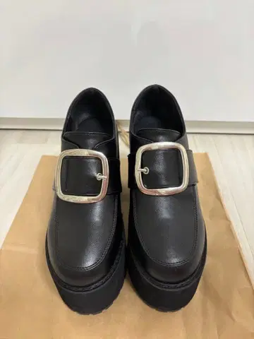 bubbles 스퀘어 버클 통굽 로퍼 38