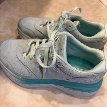 HOKA 스니커즈 라이트 블루