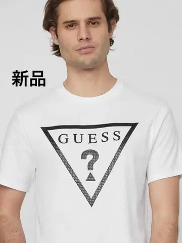 GUESS 트라이앵글 로고 T셔츠 화이트.