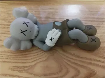 KAWS 피규어 2개 약 13cm