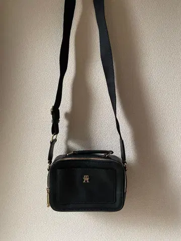 [ 새상품급 ] TOMMY HILFIGER 숄더백 블랙