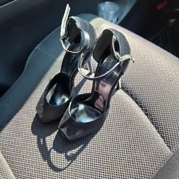 Nine West 블랙 오픈토 앵클 스트랩 펌프스