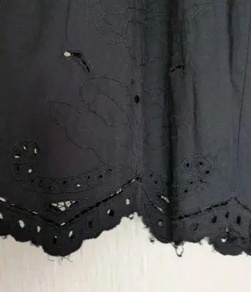 구제샵 구매 레이온 소재: 밑단 커팅 레이스 롱 스커트