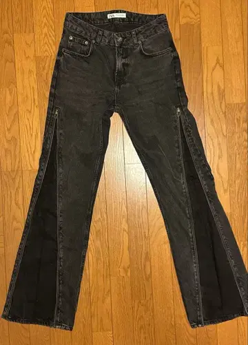 ZARA 블랙 데님 지퍼 디자인 부츠컷