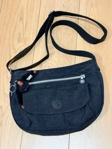Kipling 숄더백 블랙 몽키 참 포함