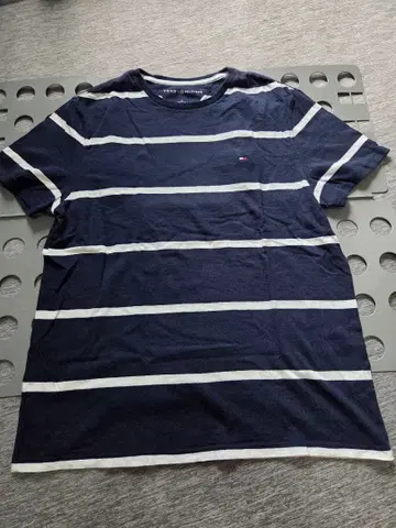 [ 새상품급 ] TOMMY HILFIGER 반팔 T셔츠 네이비