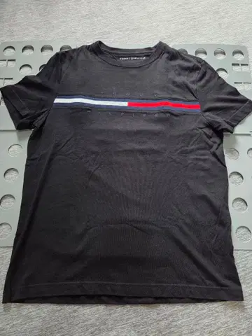 [새상품급] TOMMY HILFIGER 반팔 T셔츠 블랙