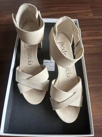 페드로 가르시아 샌들 베이지