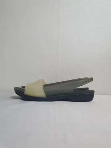 크록스 컬러블록 슬링백 샌들 아이보리 블랙 240mm